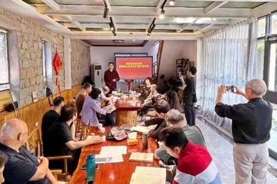 泰安市文化和旅游局 文旅动态 泰安市文化艺术创作研习交流活动在徂徕山举行-瞻仰革命遗迹,研讨文艺创作